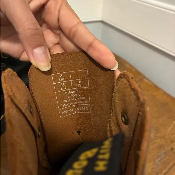 Dr. Martens Black Leather Boots Leona - Picture 7 of 8